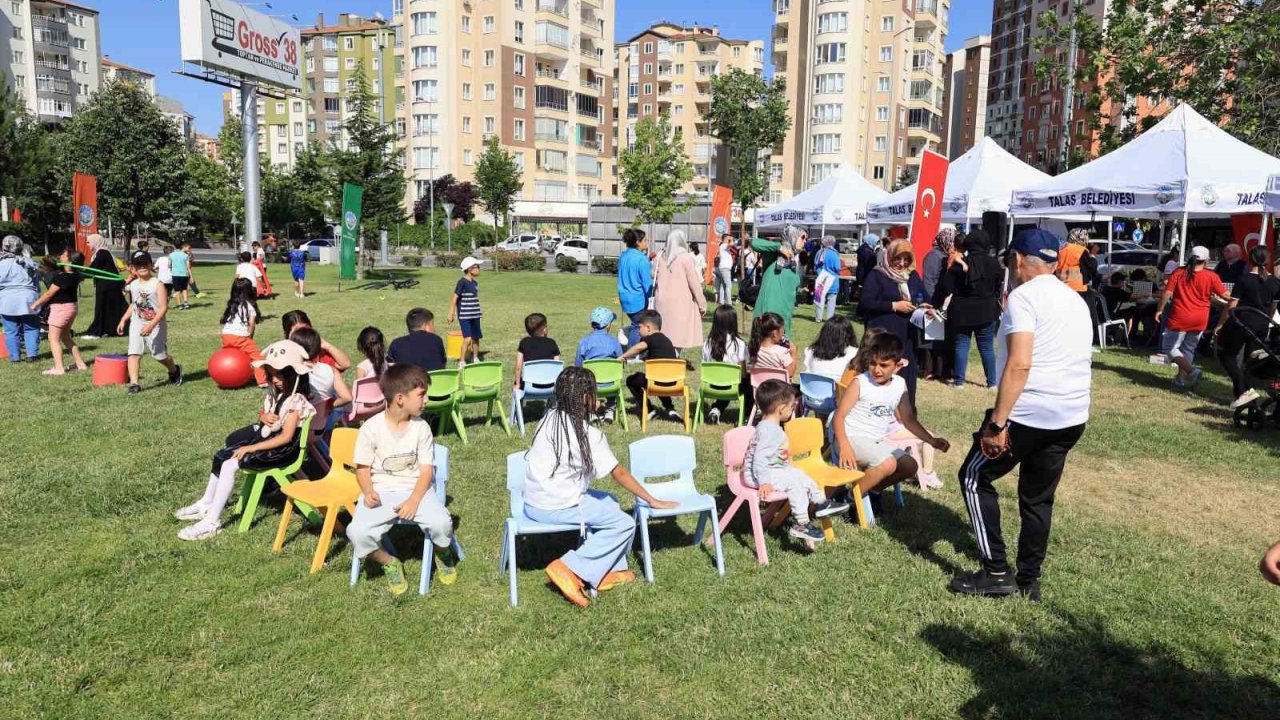 Talas Belediyesi’nden Çocuklara Karne Hediyesi