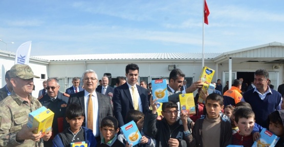 Esenlik Suriyeli bebeklere 20 bin adet bebek maması dağıttı