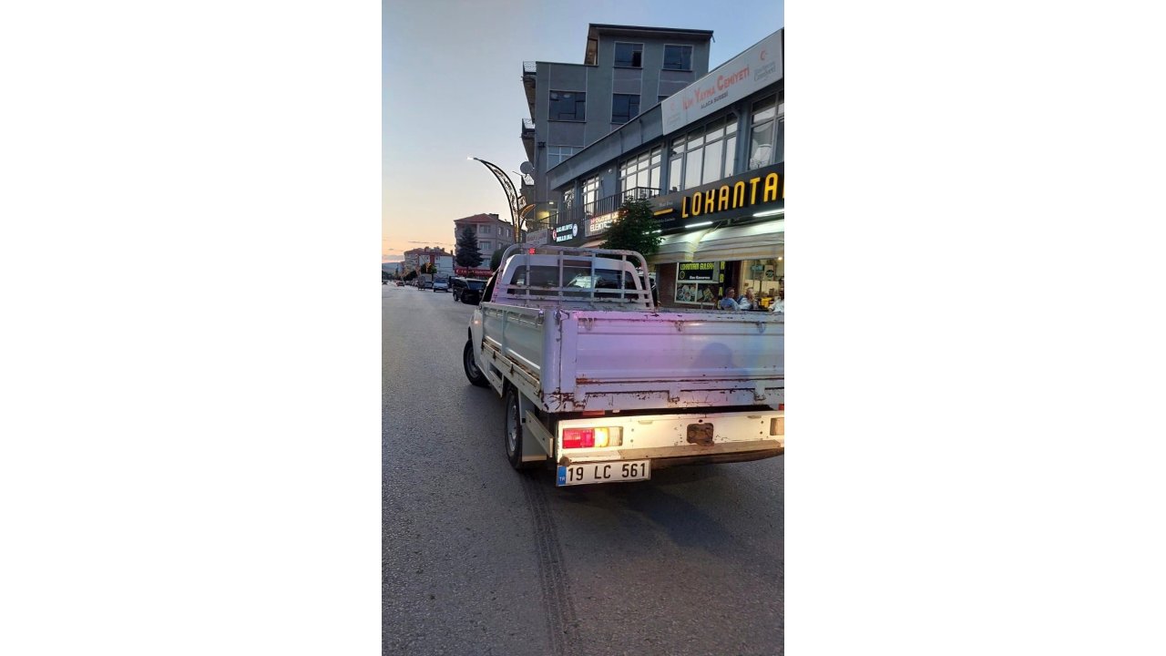 Kamyonetin Yaya Yaralandı