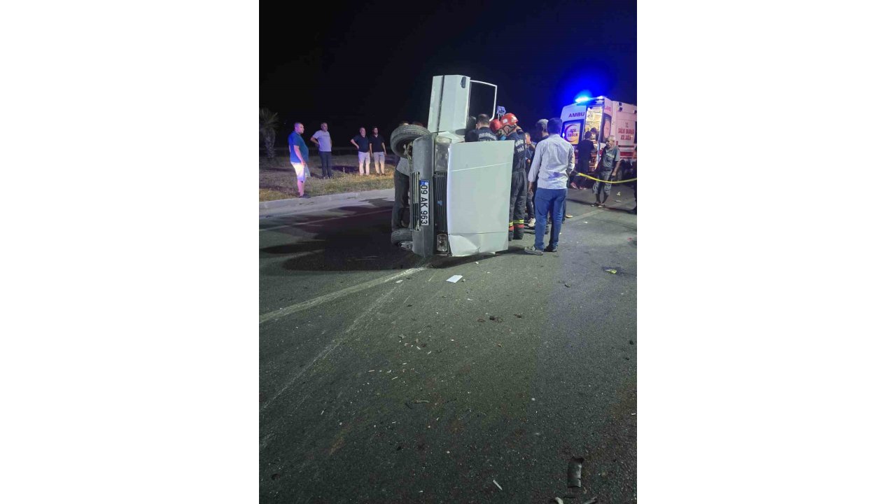 Ticari Araç İle Çarpışan Otomobil Yan Yattı: 3 Yaralı