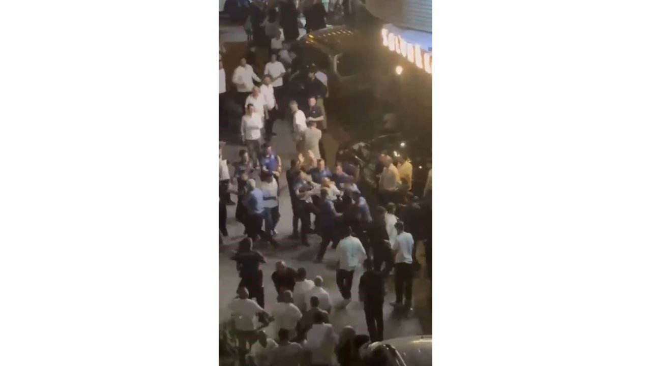 Düğünde Havaya Atılan Parayı Çocuklar Kaptı, Aileler Birbirine Girdi