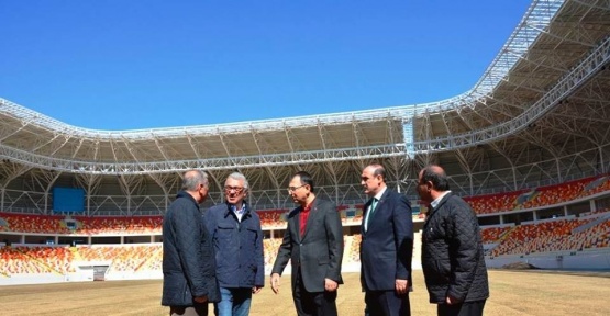 Malatya Stadyumu’nun çimleri bakıma alındı