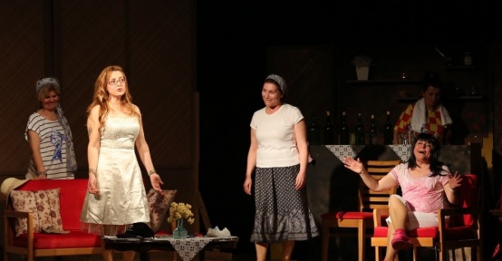 Kadınların dostluk hikayesi sahnede