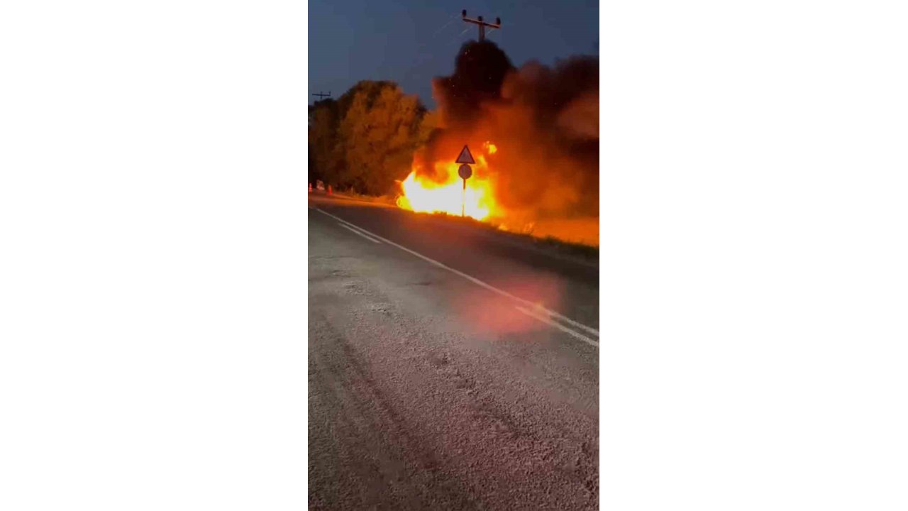 Patnos’ta Kaza Yapan Araç Alev Aldı: 2 Yaralı