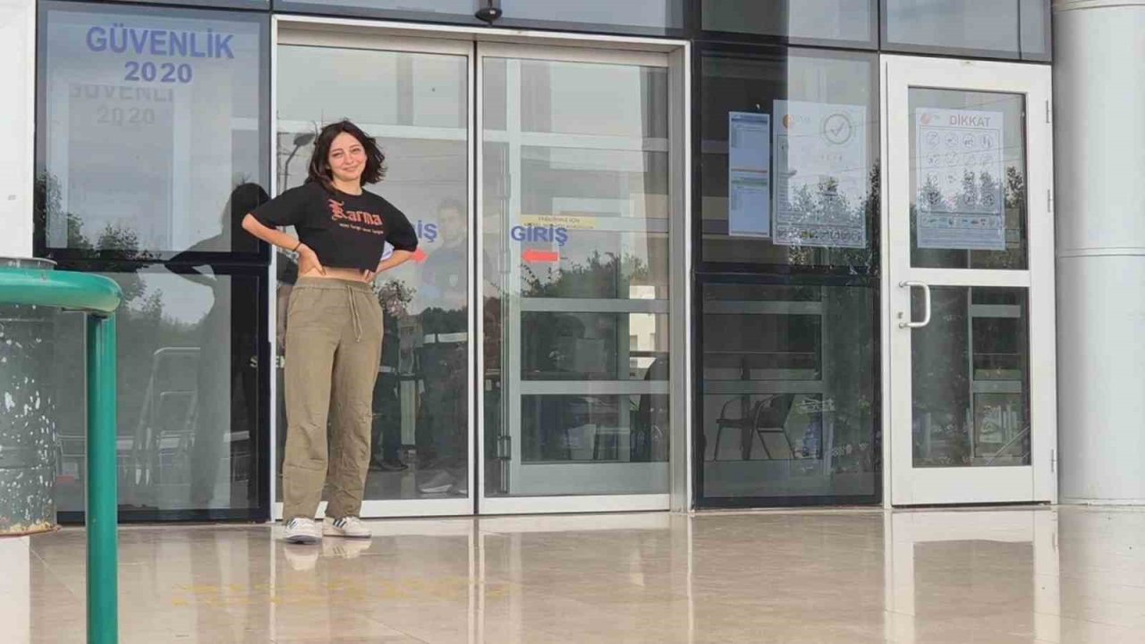 Yks’yi 1 Dakika İle Kaçıran Elif, Sosyal Medyada Gündem Oldu