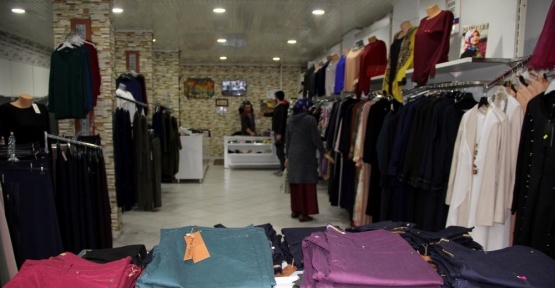 Müşteri olarak geldiği mağazadan ürün çaldı