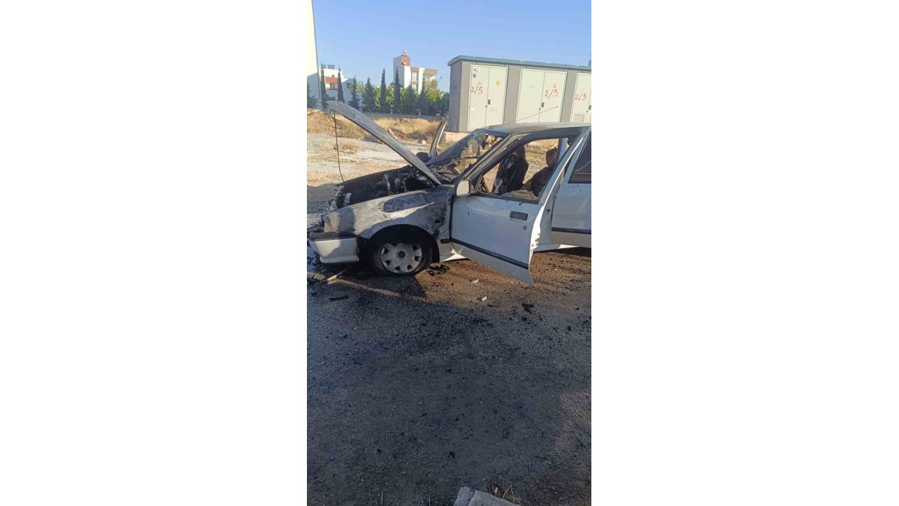 Adıyaman’da Seyir Halindeki Otomobil Alev Aldı