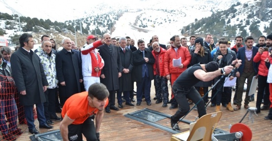 Kurtulmuş, yol uygulaması yapan polis ekiplerini ziyaret etti