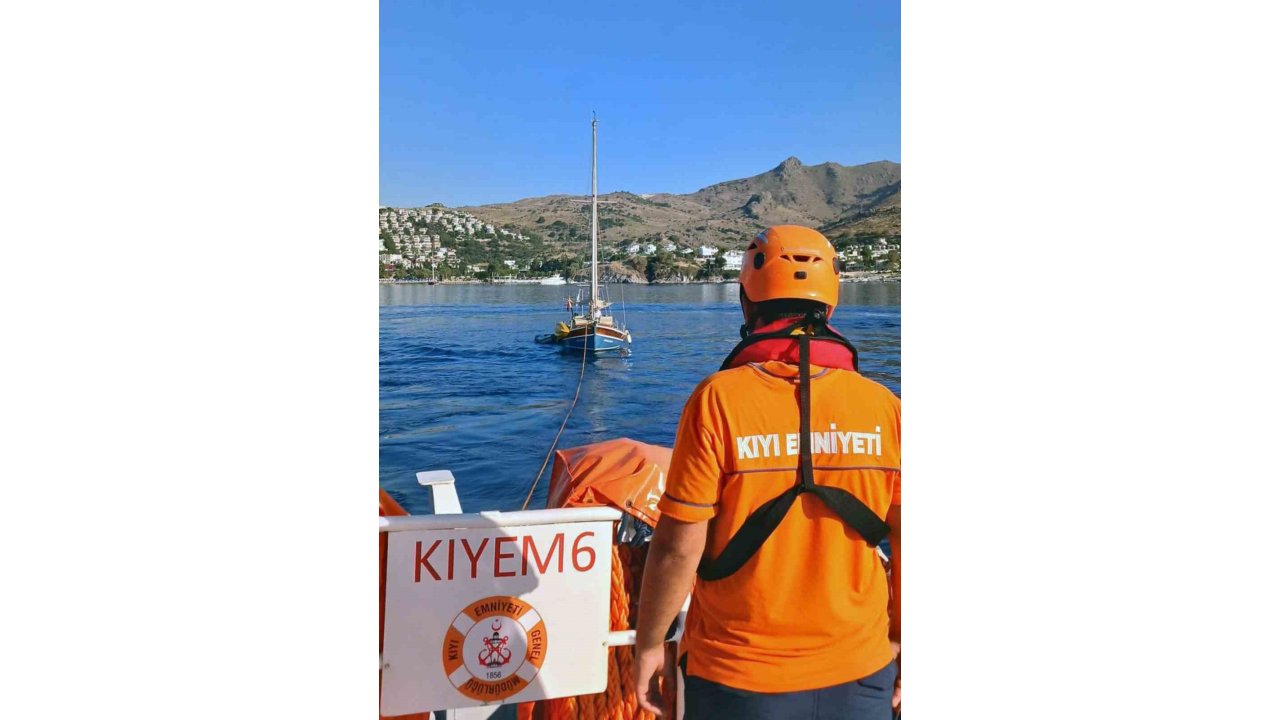 Bodrum’da Arızalanan Ve İçinde 2 Kişi Bulunan Tekne Kıyem Ekiplerince Kurtarıldı