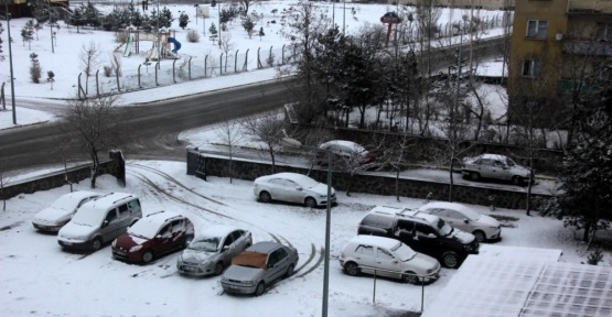 Erzurum güne karla uyandı
