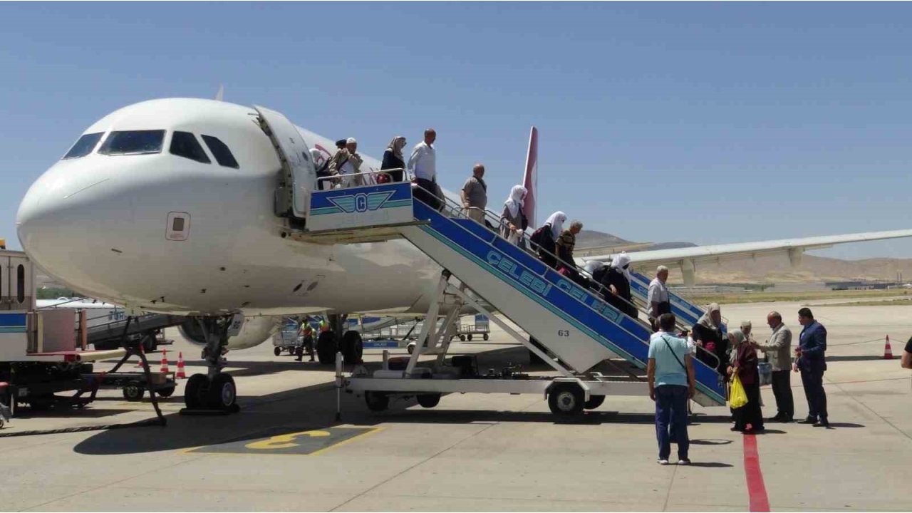 Malatyalı Hacıların Yurda Dönüşü Başladı