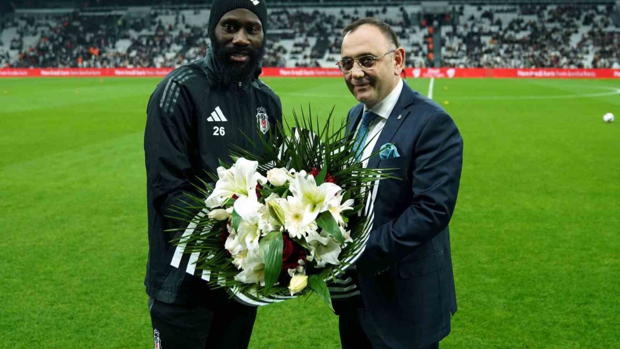 Beşiktaş’ta Mausaku İle Yollar Ayrıldı