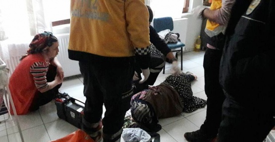 Açlıktan bitkin düşen yaşlı kadını itfaiye kurtardı
