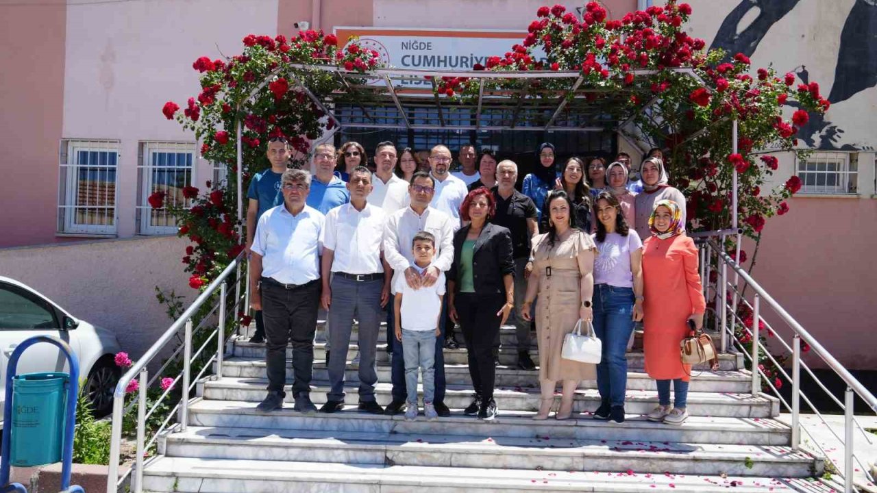 Pembe Öğretmen O Duygusal Anları Paylaştı: