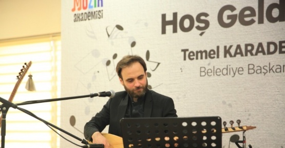 Hacıoğlu’nun sazı ve sesinden Anadolu ezgileri