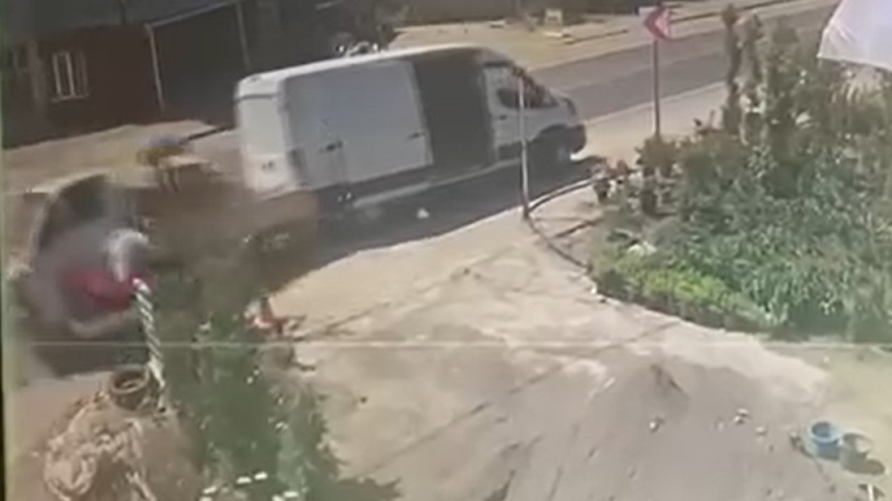 Yalova’da 4 Aracın Karıştığı Trafik Kazası Kamerada