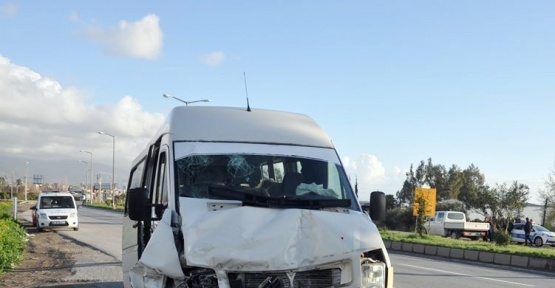 Hatay’da iki yolcu minibüsü çarpıştı: 6 yaralı