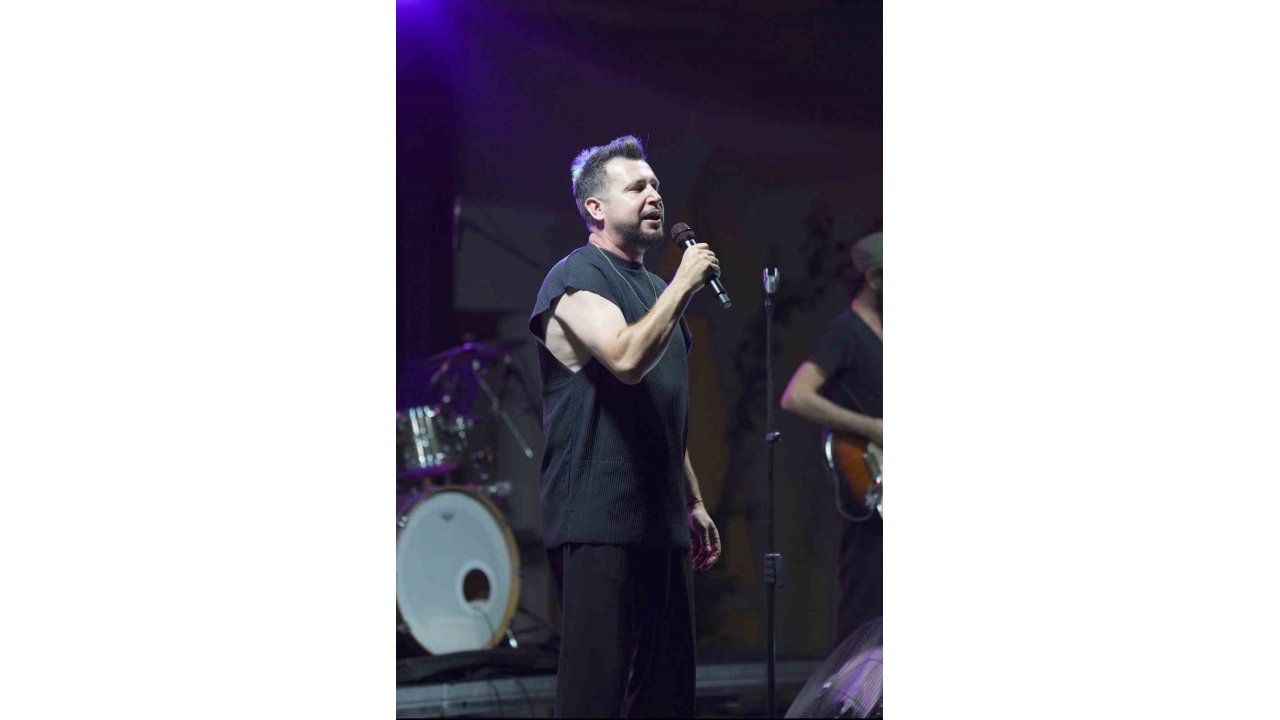 Bodrum’da Usta Sanatçıdan Dinleyiciye Müzik Ziyafeti