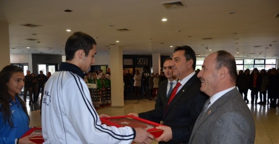 Kutsal emanetler törenle uğurlandı