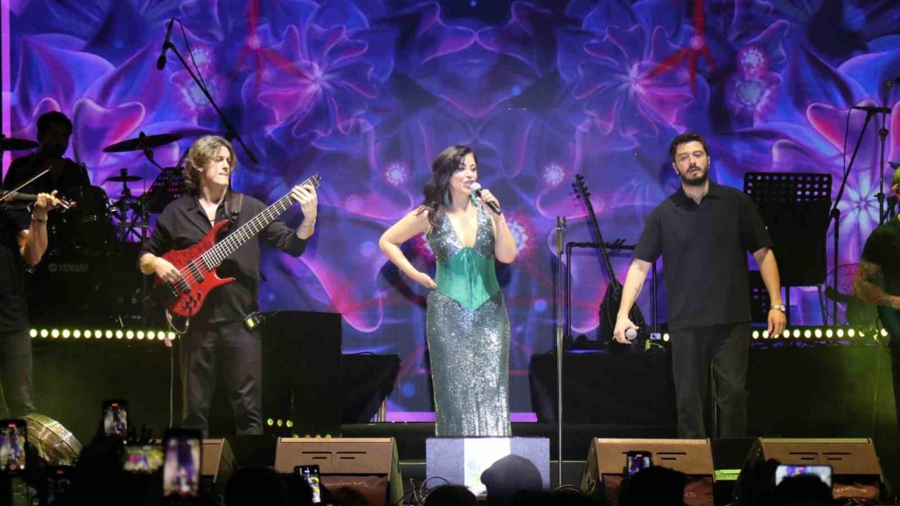 Zara Otomobil Tutkunlarıyla Hem Oynadı Hem Oynattı