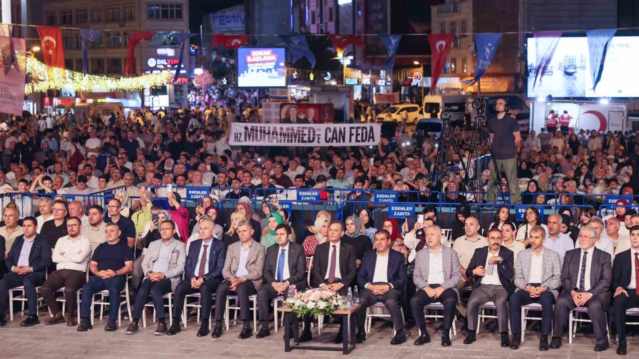 Esenler’de Peygamber Efendimiz İçin Düzenlenen Naat Gecesi’ne Yoğun İlgi