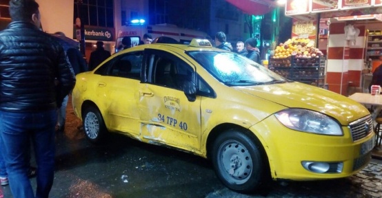 Fatih’te tramvay taksiye çarptı: 4 yaralı