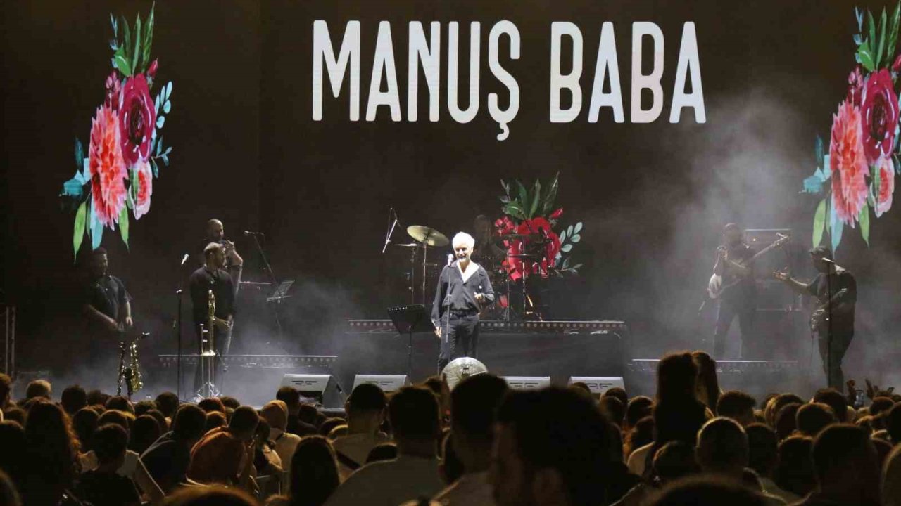 Manuş Baba, Demot’ta Hayranlarıyla Bir Araya Geldi