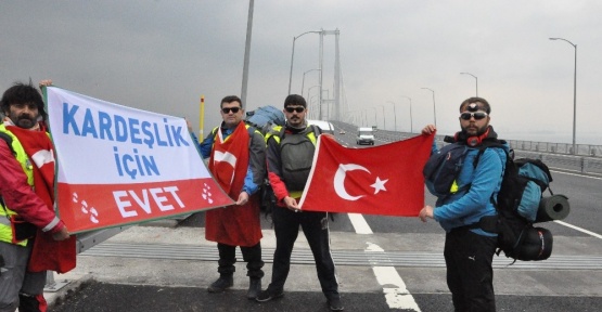 Kardeşliğe ’Evet’ için Osmangazi Köprüsünden yürüyerek geçtiler