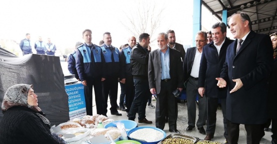 Başkan Gürlesin, pazar esnafını dinledi