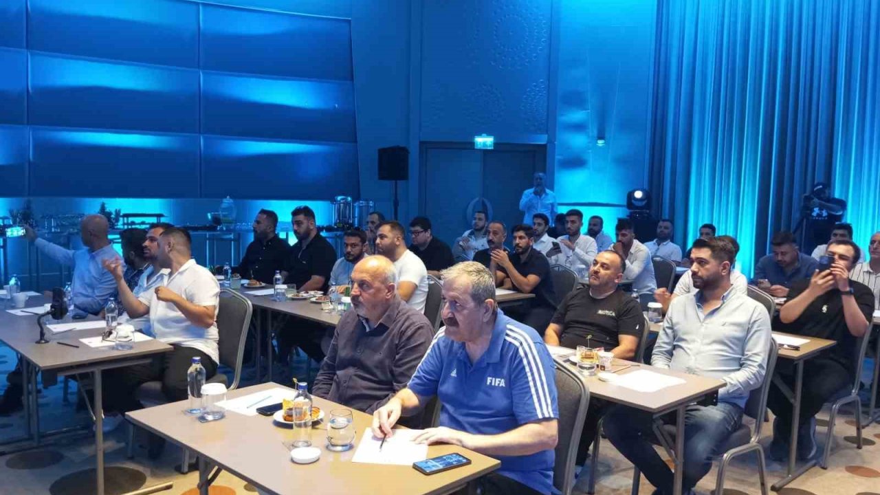 Adana Demirsporlu Taraftarlardan