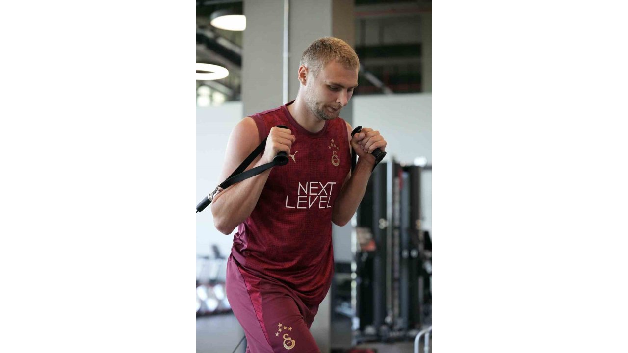 Galatasaray Hazırlıklarını Çift İdman Yaparak Sürdürdü