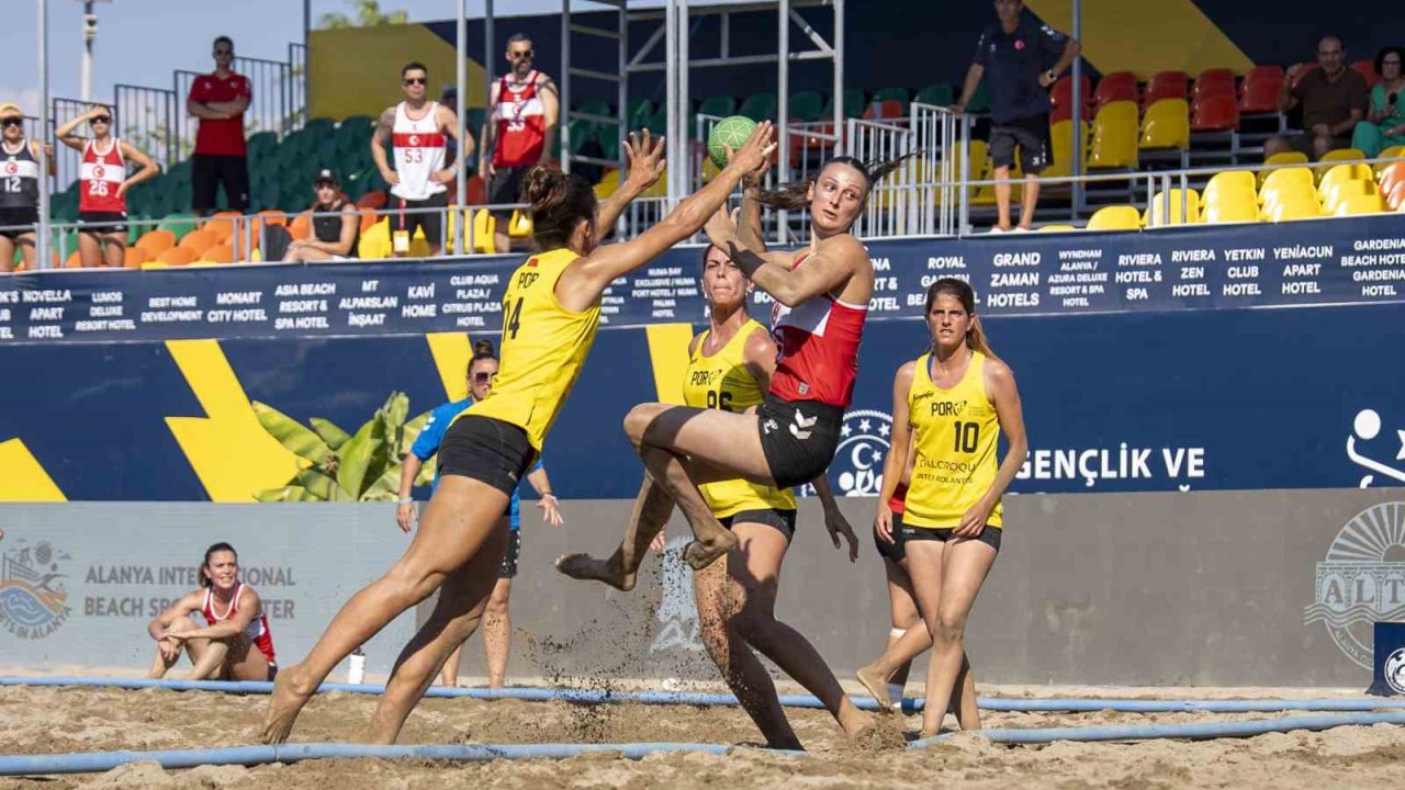 2025 Avrupa Plaj Hentbol Şampiyonası’nda İlk Gün Maçları Tamamlandı