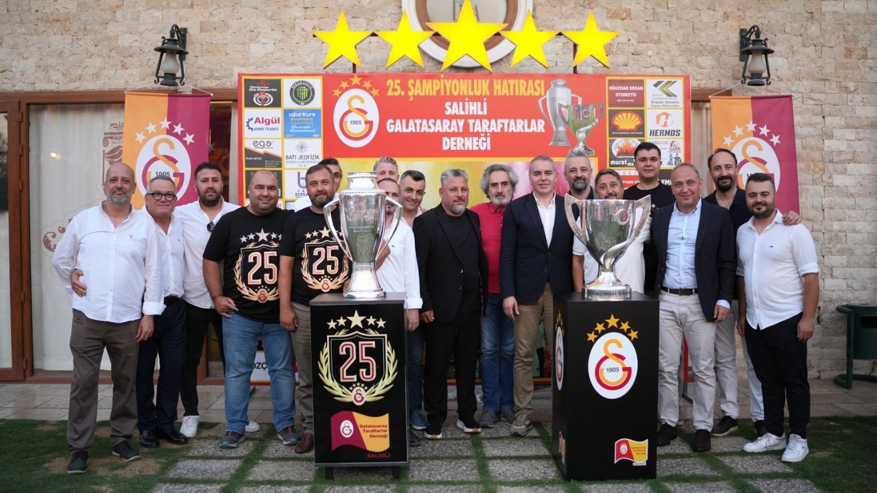Salihli’deki Galatasaraylılardan Çifte Kupalı Kutlama