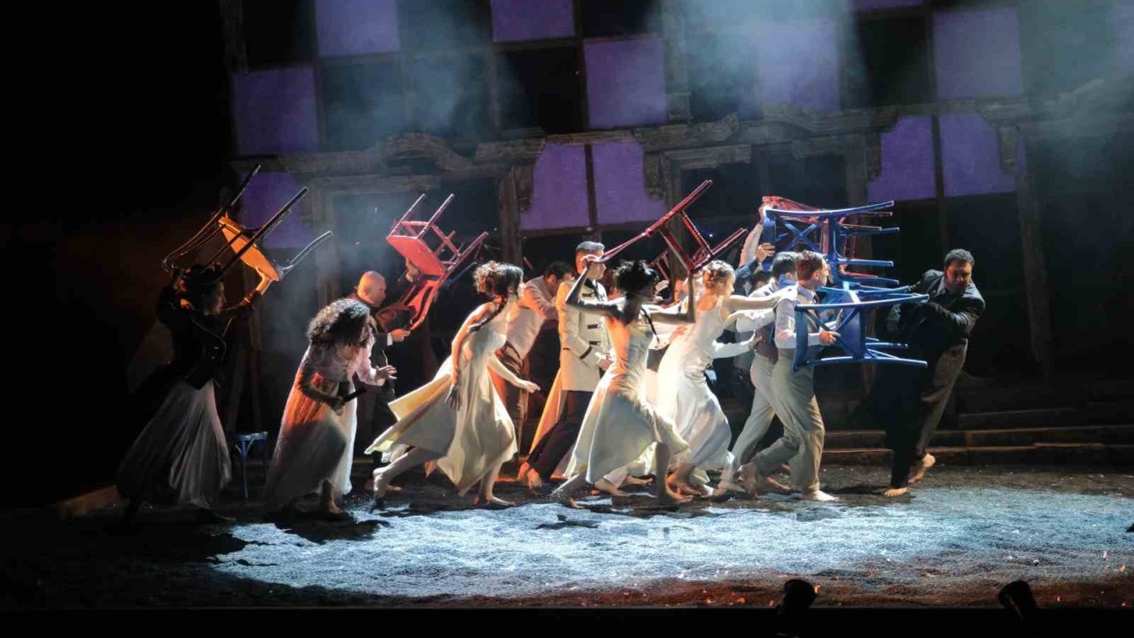 Dünyanın En Önemli Tiyatro Festivalinin Açılışını Türk Ekip Yapacak