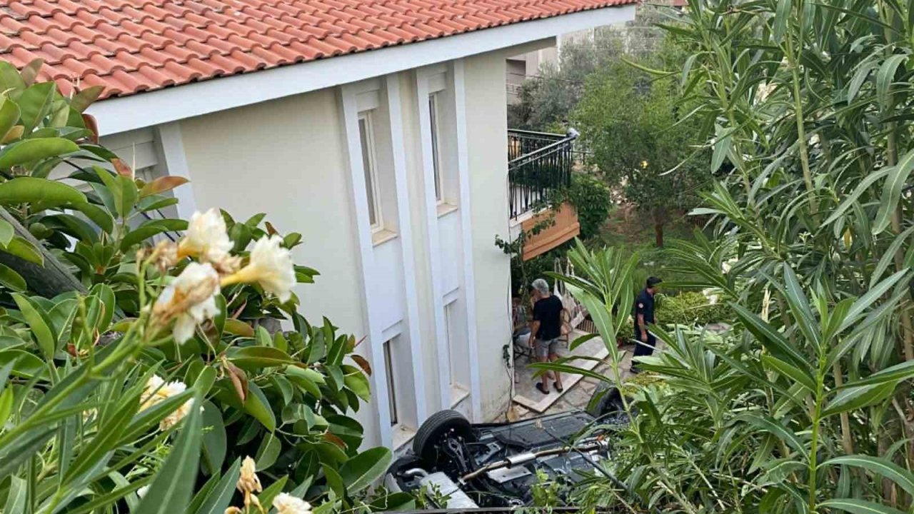 Marmaris’te Otomobil Evin Bahçesine Uçtu: 1 Ölü, 4 Yaralı