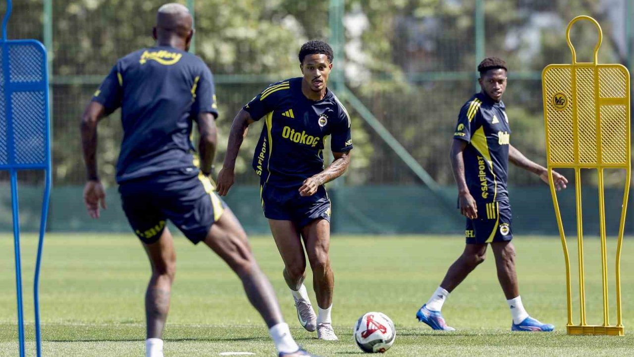 Fenerbahçe, Günün İlk Antrenmanını Tamamladı