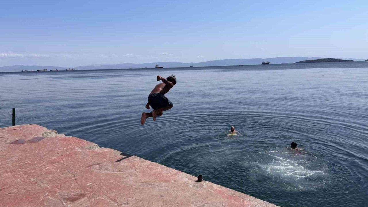 Sıcaktan Bunalan İstanbullular Kendini Serin Sulara Attı