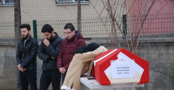 Trafik kazasında ölen polis memuru son yolculuğuna uğurlandı