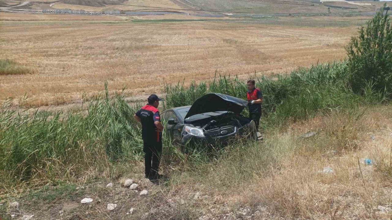 Çorum’da Otomobil Şarampole Uçtu:2 Yaralı