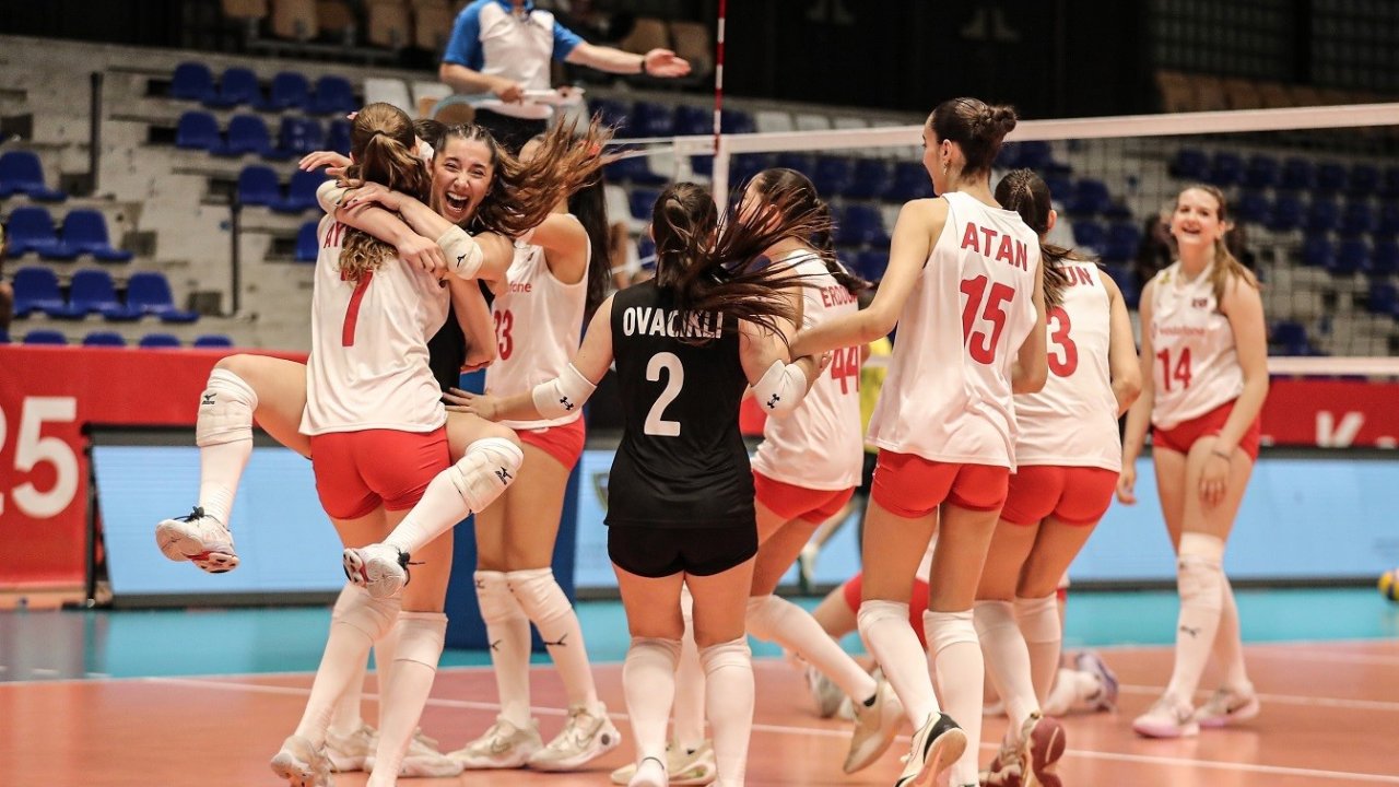 16 Yaş Altı Milli Voleybol Kız Takımı Finalde