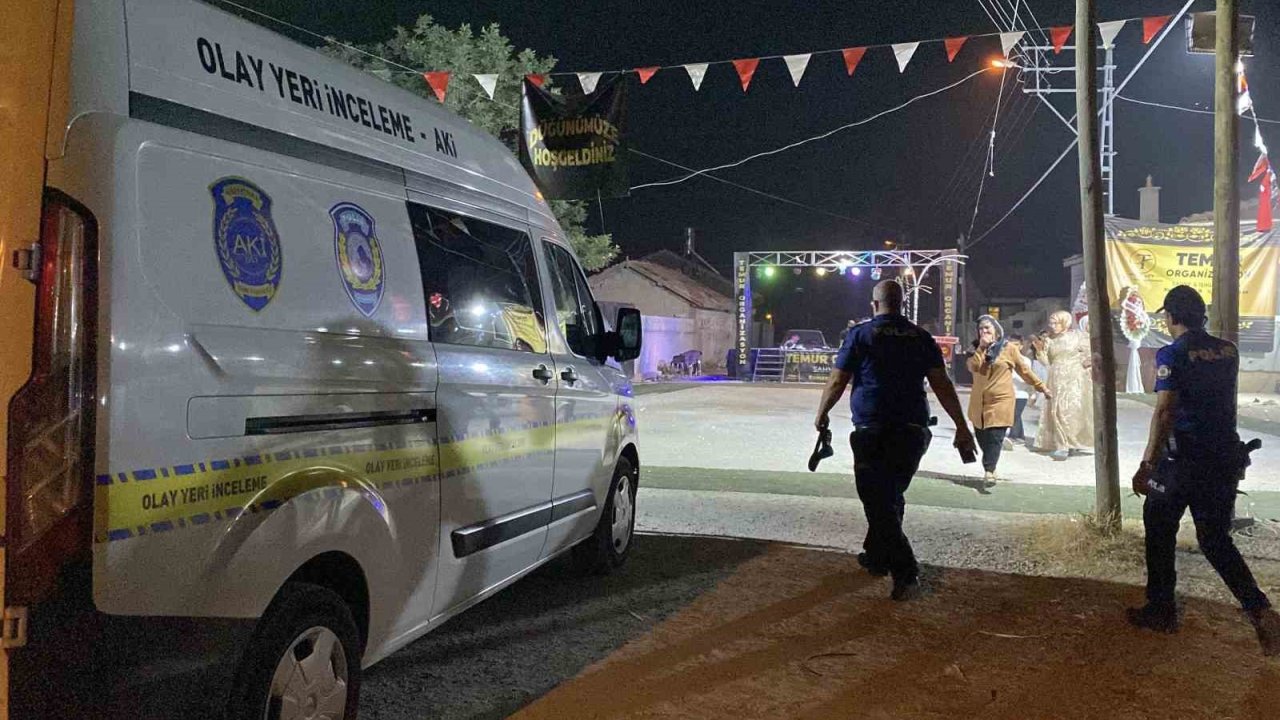 Düğünde Ateşlenen Tüfekten Çıkan Saçmalar 2 Kişiyi Yaraladı