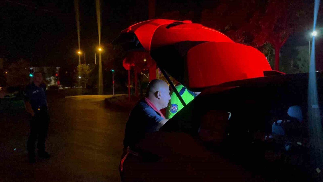 Yolun Karşısına Geçmek İsteyen Kadına Ters Yönden Gelen Plakasız Araç Çarptı