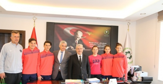 Lise öğrencilerinden Kırklareli İl Özel İdaresi Genel Sekreter Eser’e ziyaret