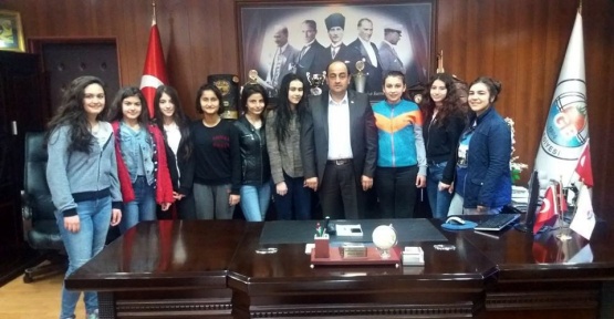 Gülüçlü genç kızlar Başkan Demirtaş’a teşekküre geldi