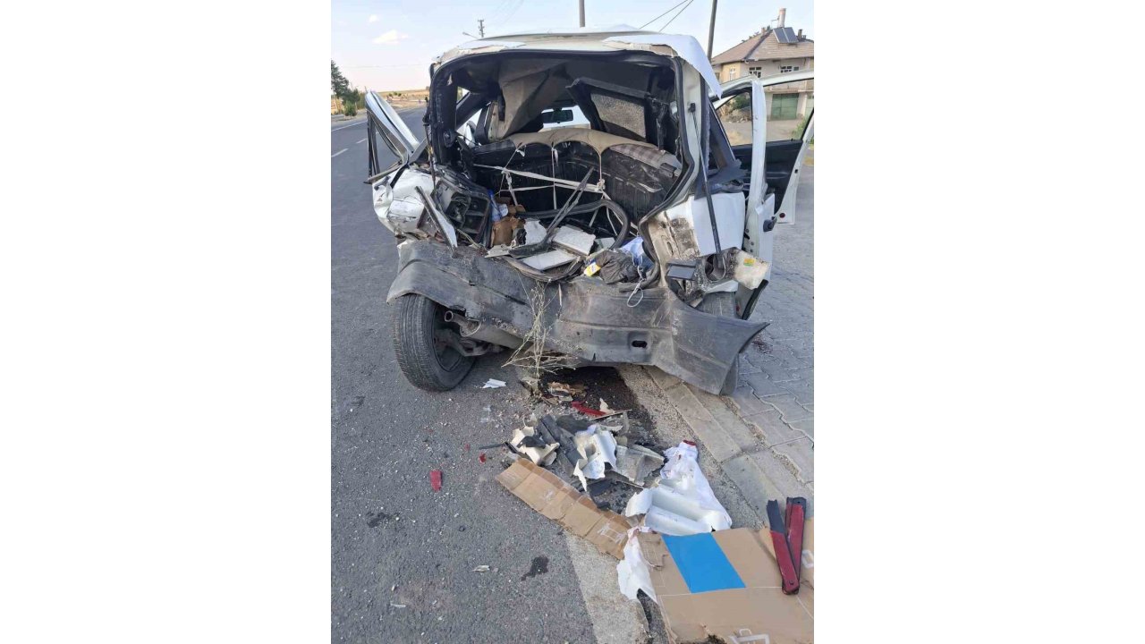 Konya’da Minibüs Otomobile Arkadan Çarptı: 3 Yaralı