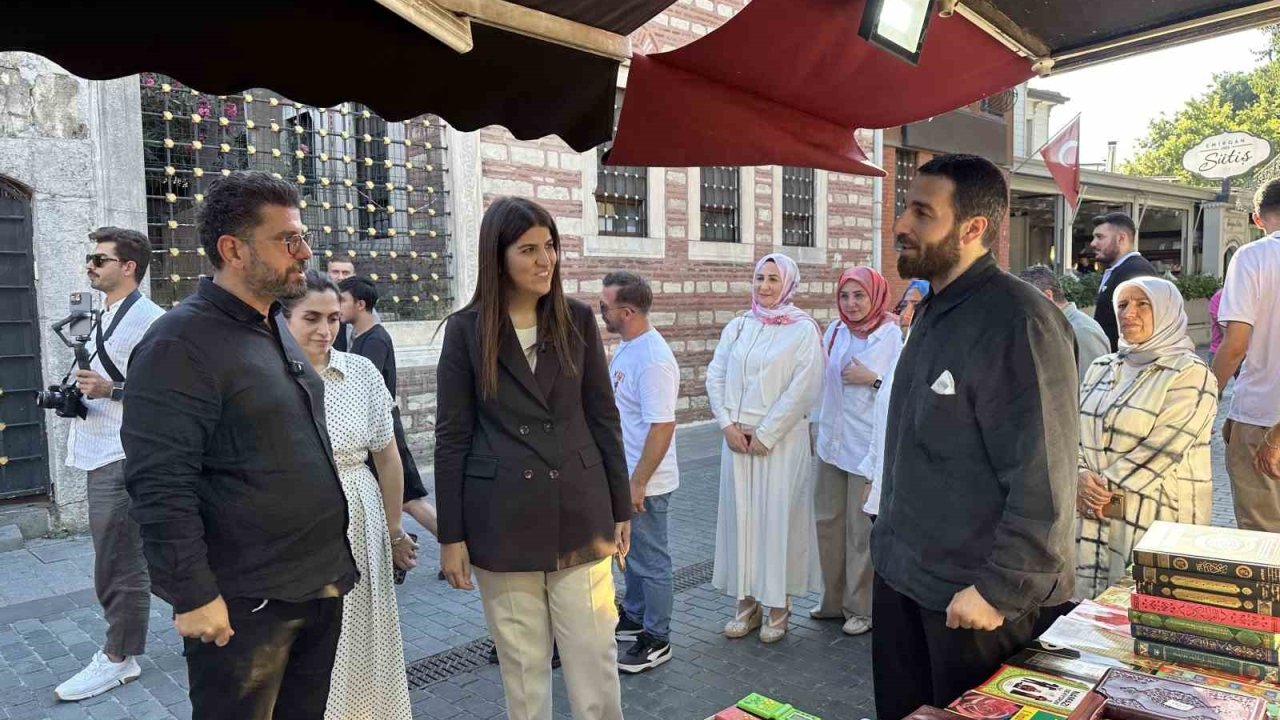 Milletvekili Ayaydın, Eyüpsultan’da Aşure Dağıttı: