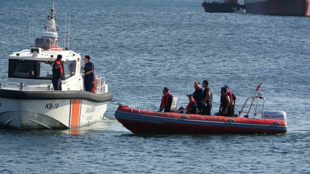 Kartal’da Denize Giren Genç Kayboldu: Arama Çalışmaları Sürüyor