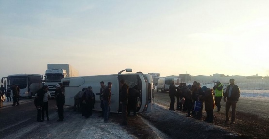 Niğde’de otobüs devrildi: 12 yaralı