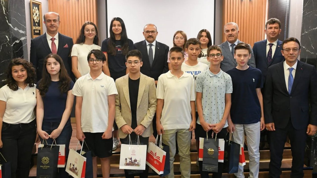Balıkesir Valisi Ustaoğlu, Lgs Şampiyonları Ödüllendirildi