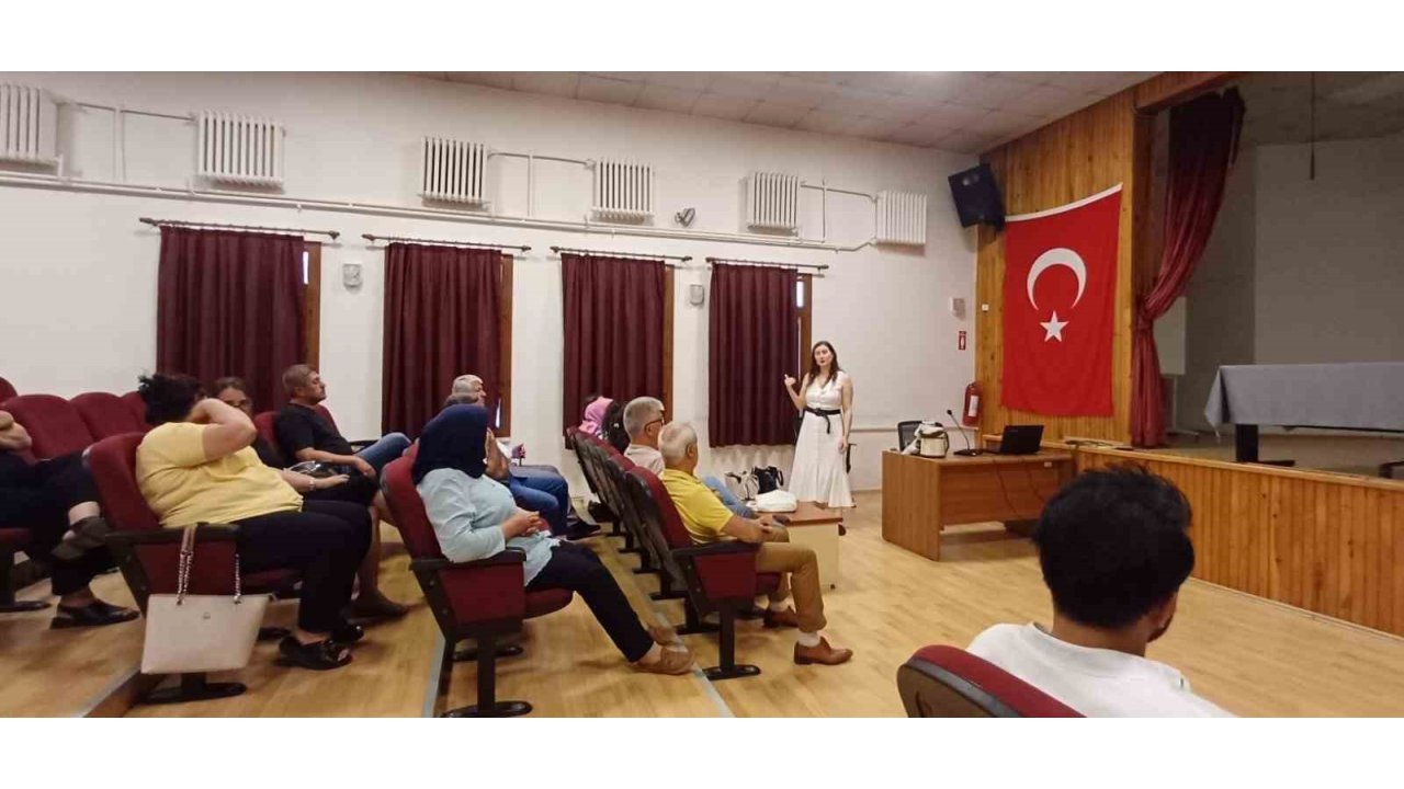 Bornovalı Muhtarlara ’diksiyon’ Eğitimi